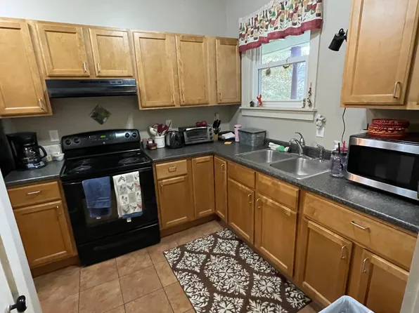 52 W Church St #2, Hardwick, VT 05843