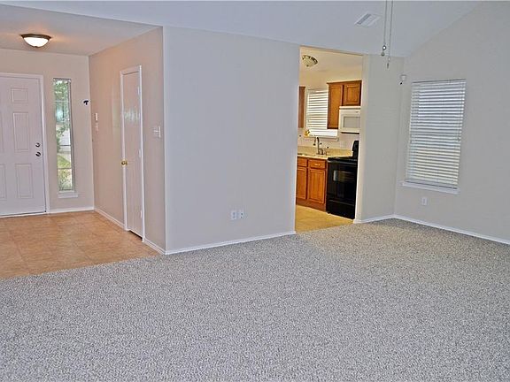 4th image of 504 Waterford St
