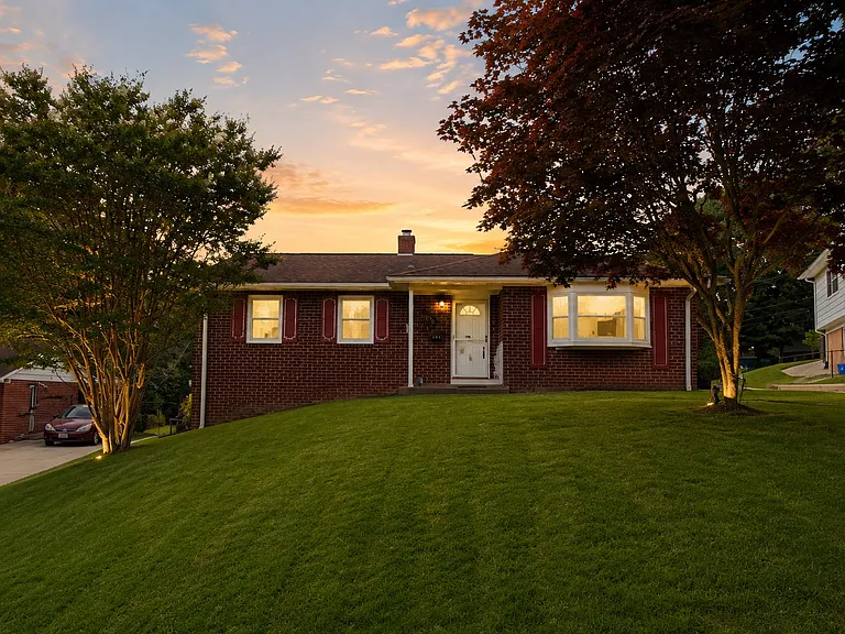 537 E Indian Spring Dr — Photo 2