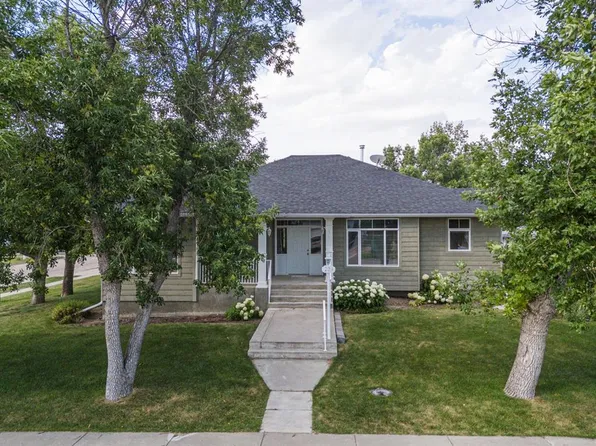 224 S 52nd Ave W, Claresholm, AB T0L 0T0