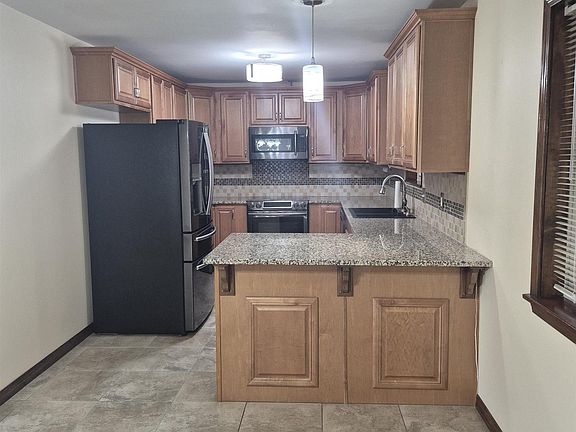 5th image of 1001 W Washington Ave