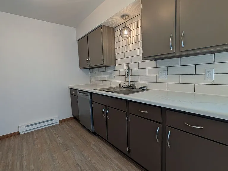 1516 Vogt Dr — Photo 23