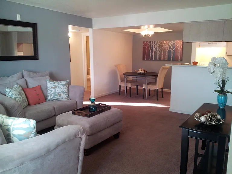 Devonshire Apartments — Photo 2