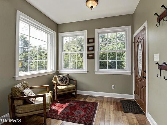 Foyer/Sitting Area
