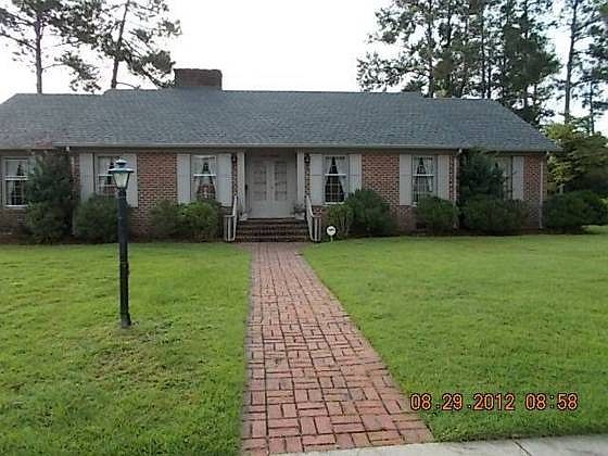 Great front curb view