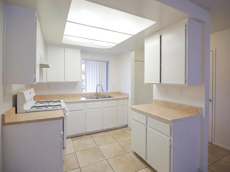 329 W 14th St #G — Photo 3