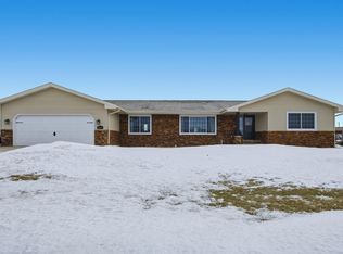 213 5th St NW, Gwinner, ND 58040