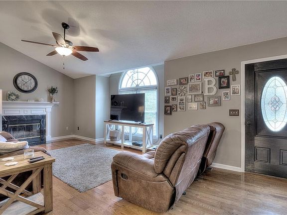 3rd image of 38 Bramblewood Dr
