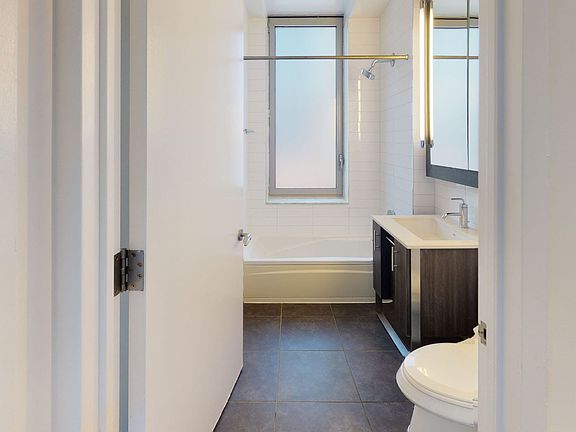 4th image of 801 Amsterdam Ave APT 8D