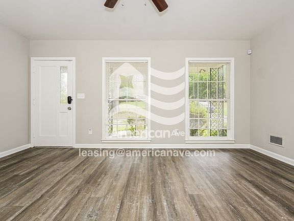 1395477_002_wm_-_living_room_12964206.jpg