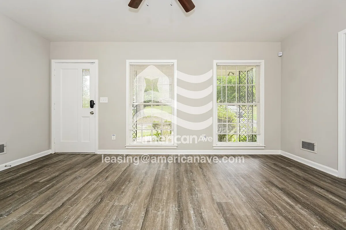 1395477_002_wm_-_living_room_12964206.jpg - 3816 Rockdale Dr