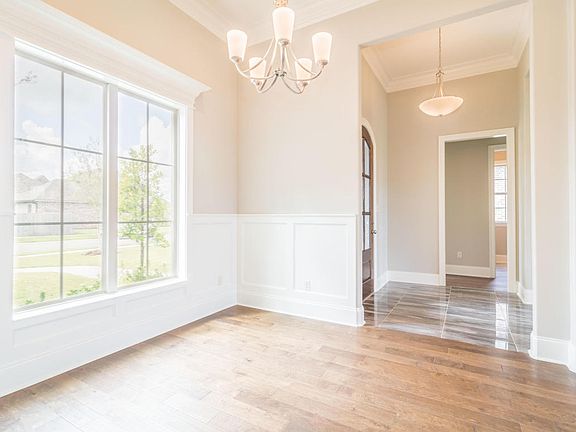 5th image of 203 Coco Palm Ct