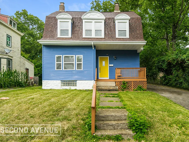 916 Fairbanks Ave — Photo 1