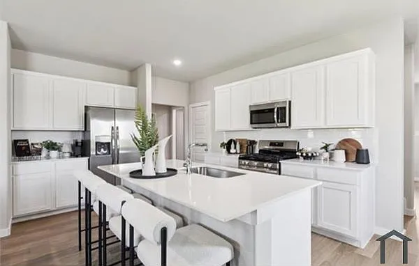 5 bed, 2260 sqft, $3,600 — Photo 2