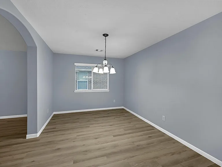 15710 Bannowsky Ln — Photo 8