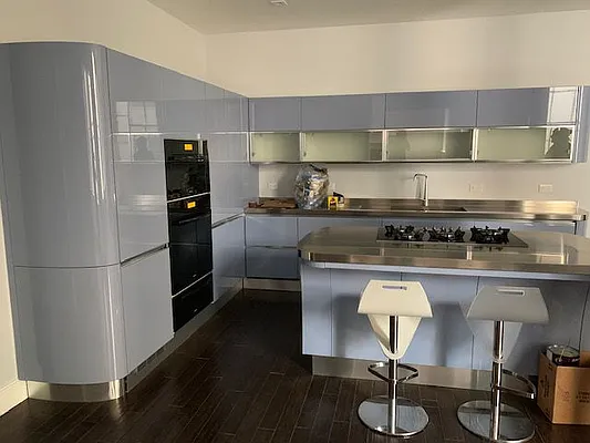 Rented by Salon Realty Corp | media 4