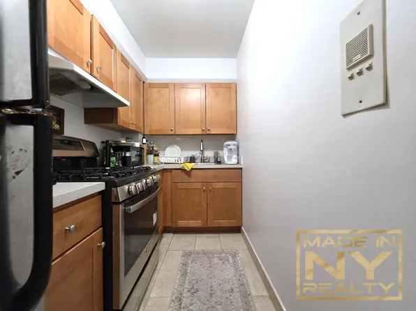 327 West 30th Street image 1 of 8