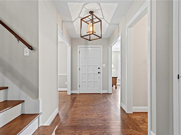 3rd image of 8998 Rosewood Dr