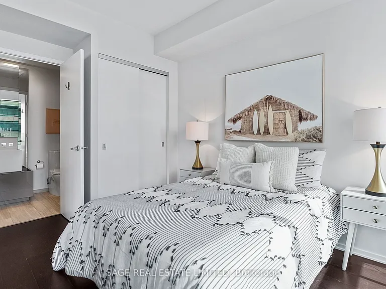 1 Bloor St E #510 — Photo 17
