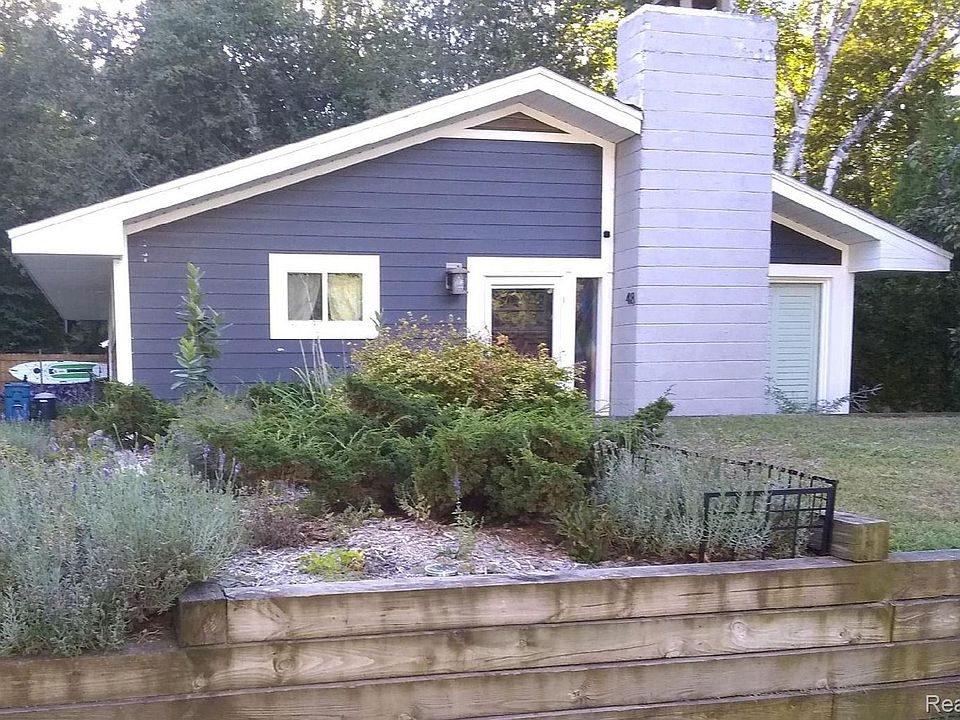 1st image of 48 Linden St