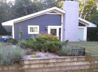48 Linden St, Frankfort, MI 49635