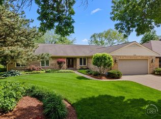 840 W Bauer Rd, Naperville, IL 60563