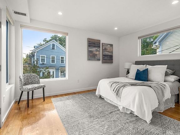 4th image of 161 Auburn St