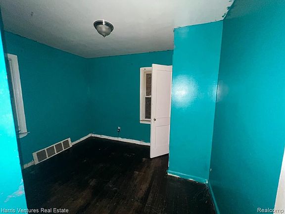 5th image of 12200 Auburn St