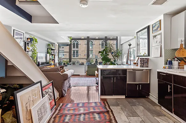 Sold by R New York | media 2