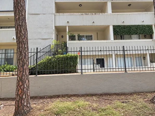 781 Country Place Dr APT 2015, Houston, TX 77079