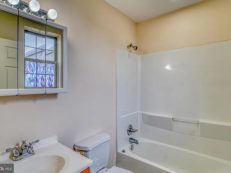 2542 W Girard Ave #2 — Photo 17