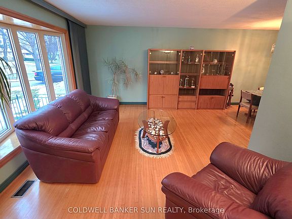 5th image of 23 Brookdale Cres