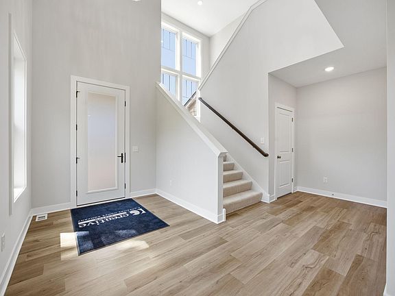 4th image of 2399 Laurie Ct W