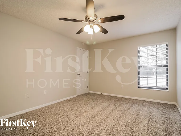 3260 Saint James Ave — Photo 10