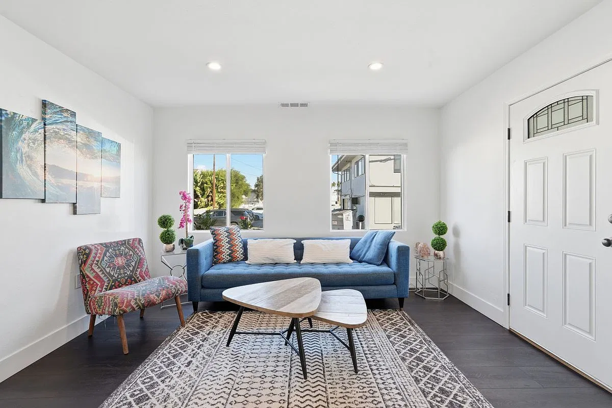 3 bed, 1.0 bath, 958 sqft, $4,350 — Photo 1
