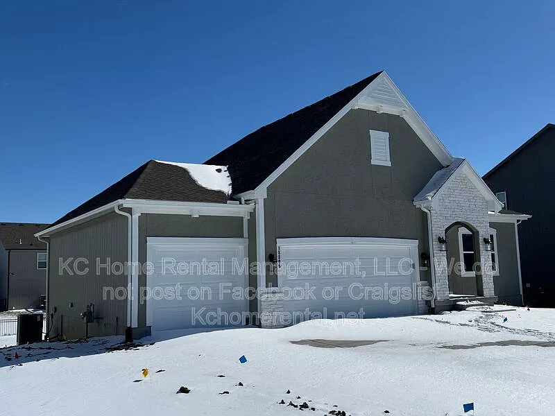 3 bed, 3.0 bath, 1725 sqft, $2,995 — Photo 3