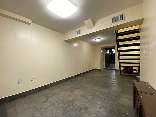 Rented by REAL New York | media 23