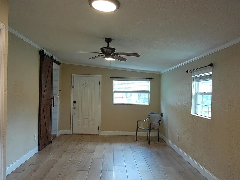 464 Judy St — Photo 19