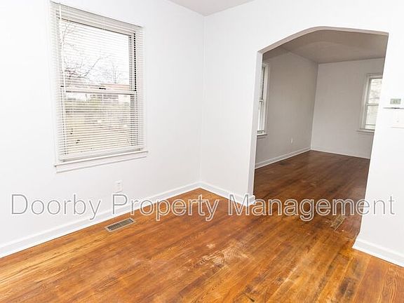 5th image of 4913 Carolyn Ln