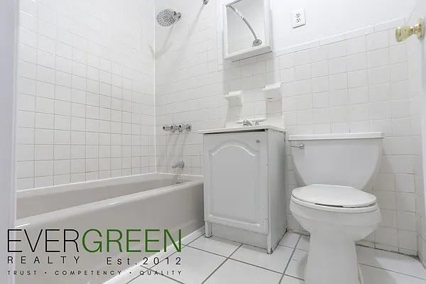 Rented by Evergreen Apartments BK | media 6