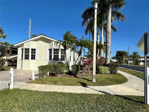 1671 Diamond Lake CIR, NAPLES, FL 34114