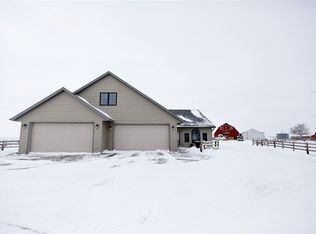 7300 125th St SE, Minot, ND 58701