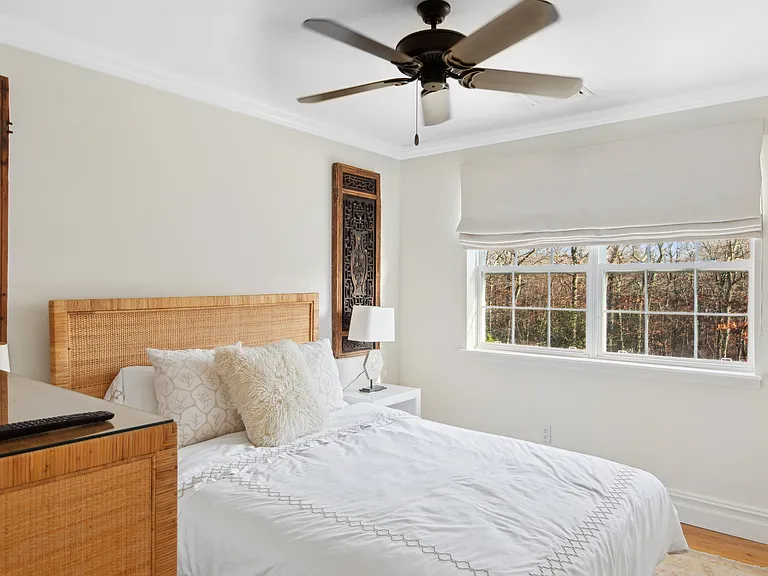 371 Sag Harbor Tpke — Photo 35