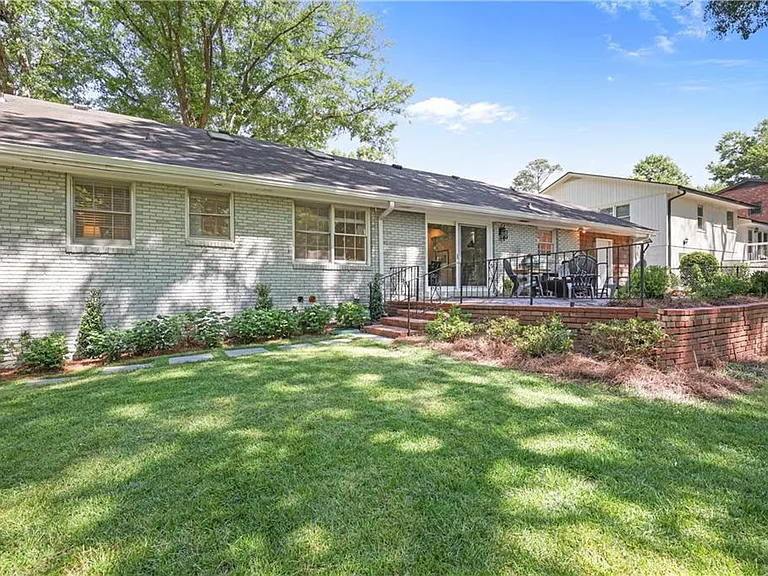 2509 Sharondale Dr NE — Photo 36