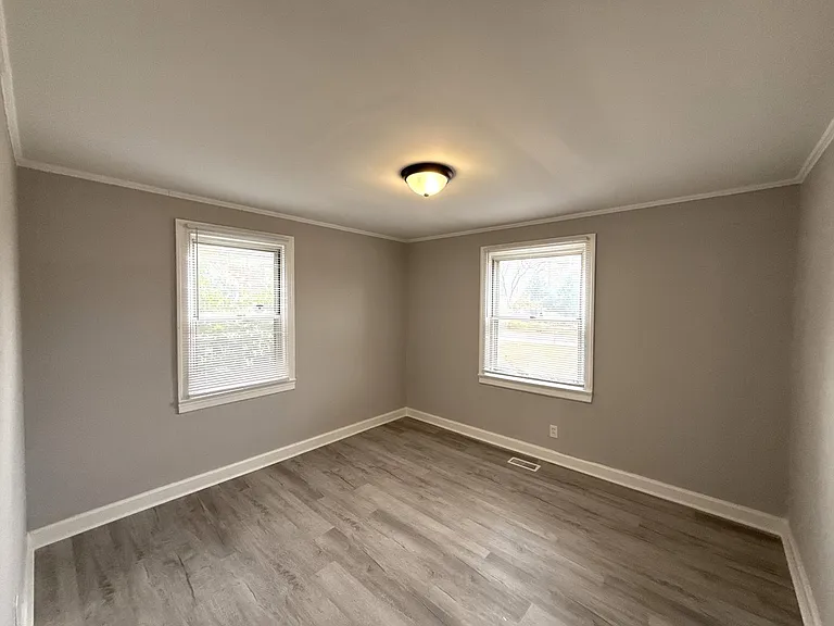 1142 Mona Dr — Photo 11