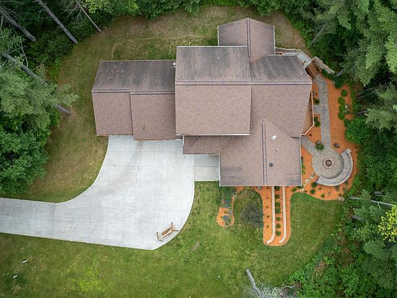 4th image of 9958 Ridgewood Dr