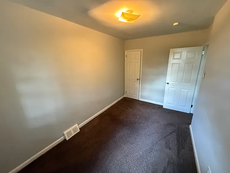 71 Suburban Ln — Photo 3