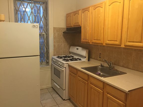 2nd image of 455 Empire Blvd APT 1