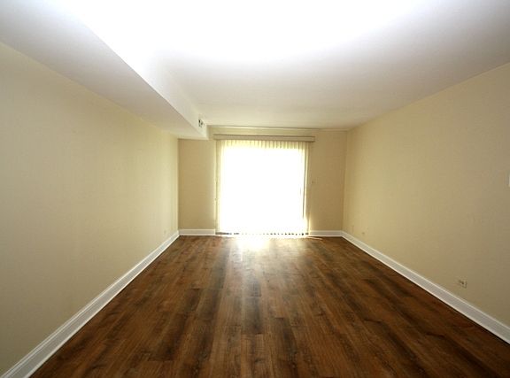 4th image of 1047 Perth Dr #0