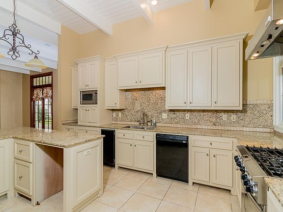 4th image of 118 Farmview Dr